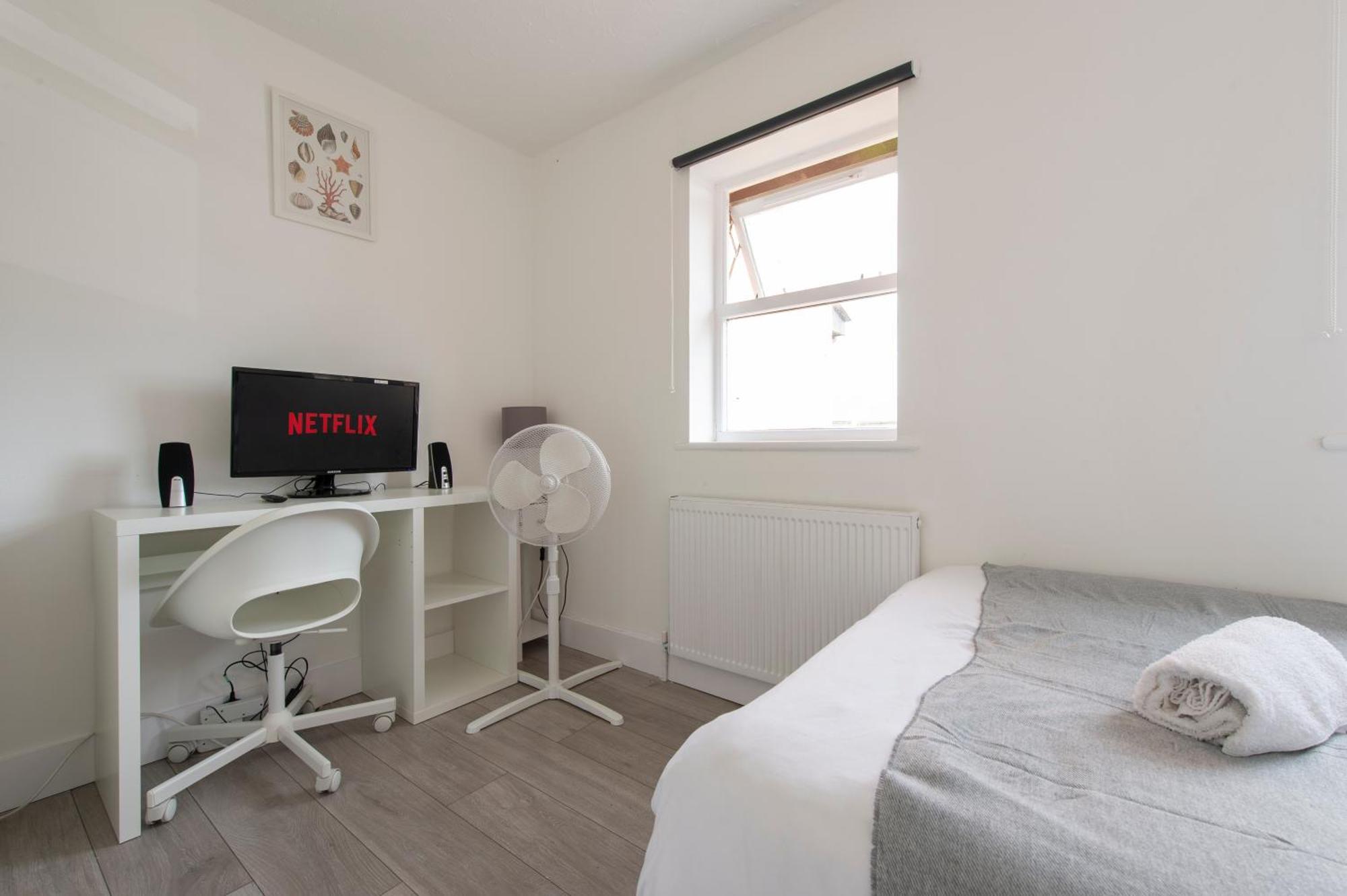 Stylish 2 Bed House Near O2 Arena, Excel & Airport Holiday home London